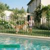 Garden Fence Animals Barrier Set: Ohuhu 3.4FTx100FT Plastic Fence Roll with 25-Pack 4FT Stakes Temporary Safety Netting, Reusable Pool Fencing Snow Fence Poultry Fences for Deer Chicken Dog, Black
